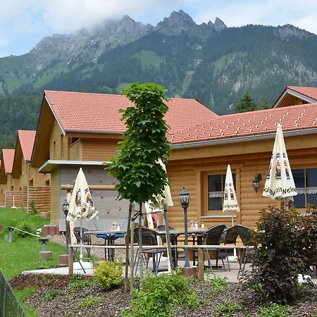 Feriendorf Am Hahnenkamm Reutte Exterior photo